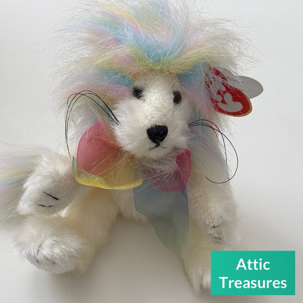 Retired 2000 Attic Treasures Majesty the Lion - “Mane Attraction!”